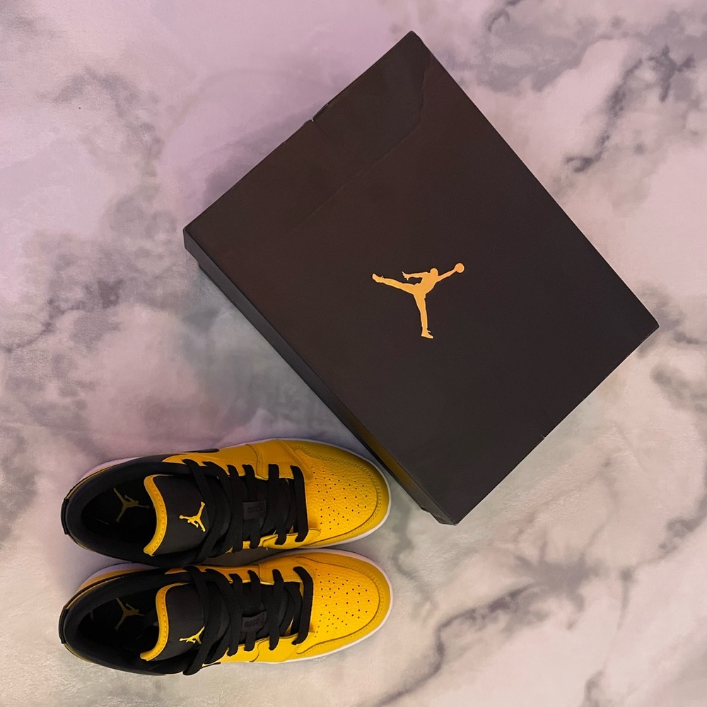 Jordan 1 Retro Low “University Gold” 4.5Y / 6W With Box Included!
